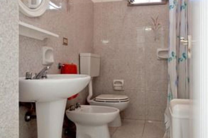 Room 2 of 22