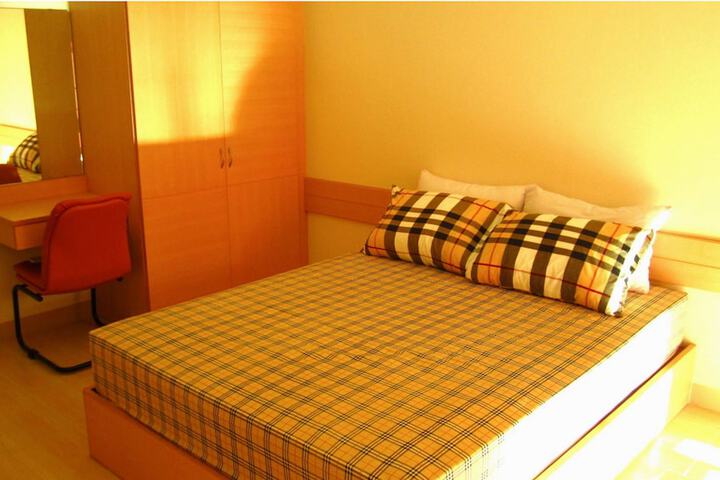 Room 5 of 13