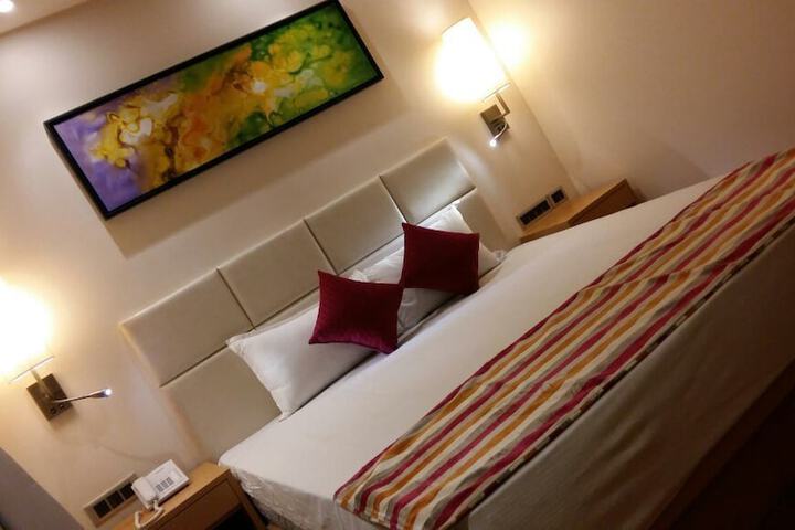 Room 8 of 34