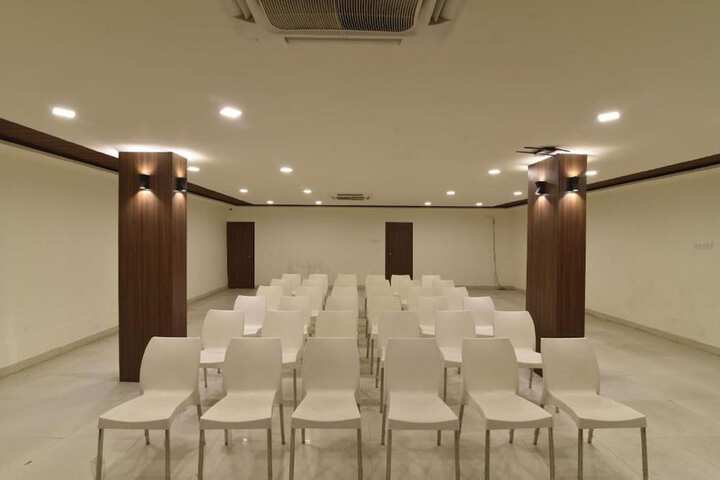 Business Center 40 of 43