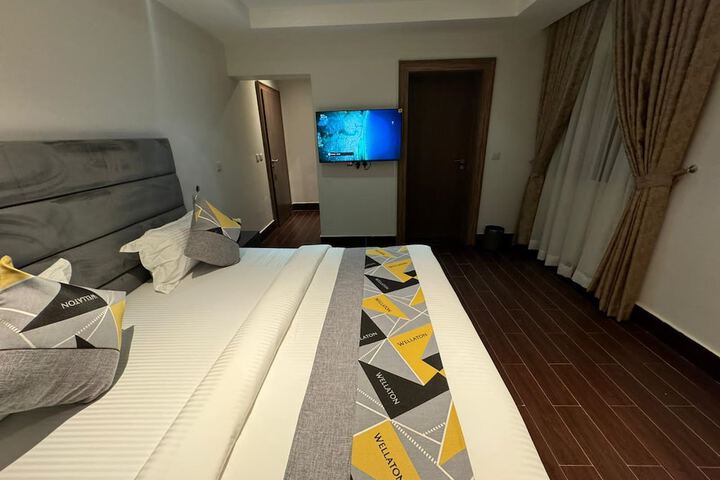 Room 4 of 19