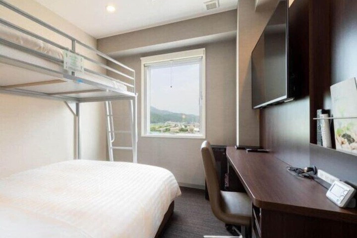 Room 5 of 13