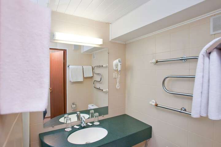 Room 16 of 24