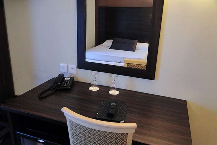 Room 4 of 76