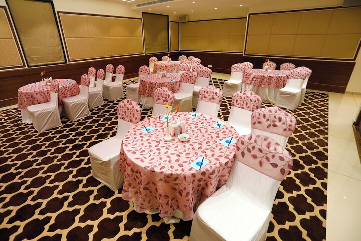 Ballroom/Hall 115 of 121