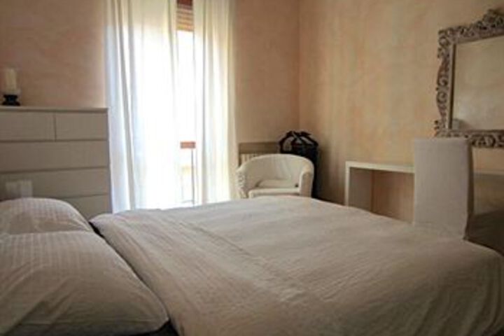 Room 6 of 14