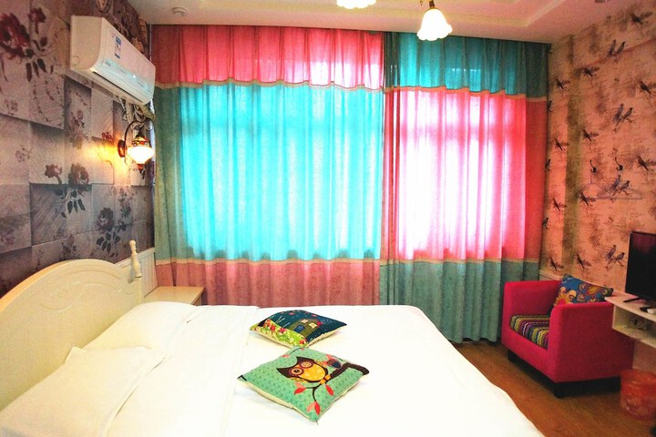 Room 2 of 24