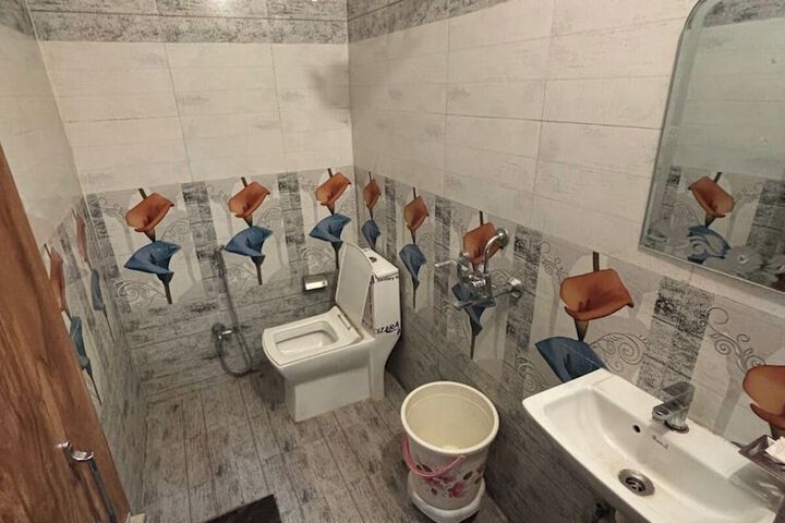 Room 11 of 13