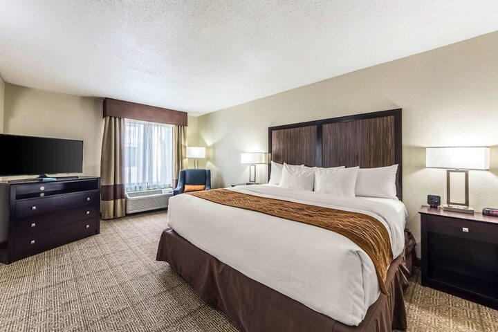 1 King Bed (13 of 14)