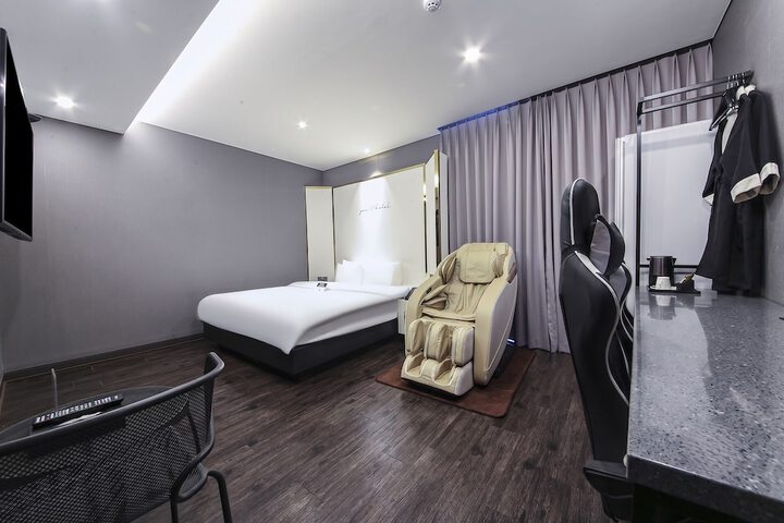 Room 50 of 117