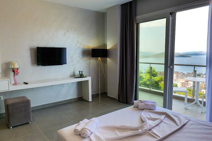 Room 3 of 72