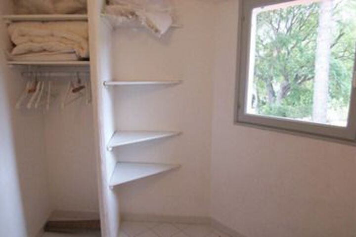Room 10 of 21
