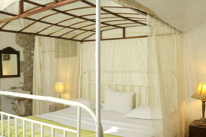 Room 14 of 163