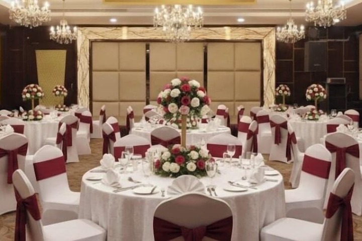 Ballroom/Hall 13 of 13