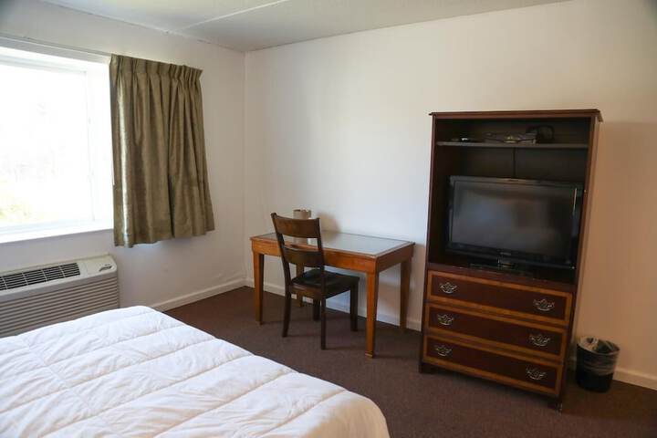 2 Queen Beds (12 of 13)