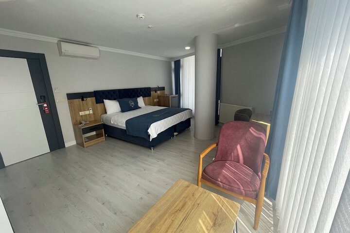 Room 52 of 90