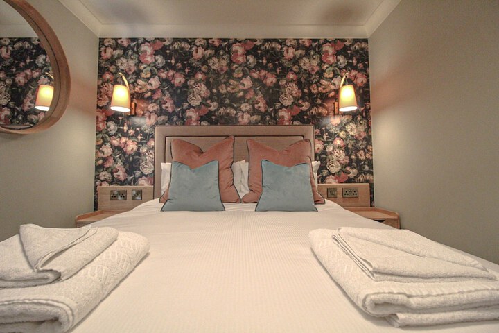 Room 10 of 136
