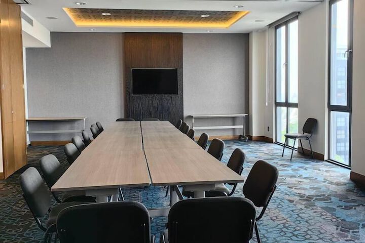 Business Center 75 of 84