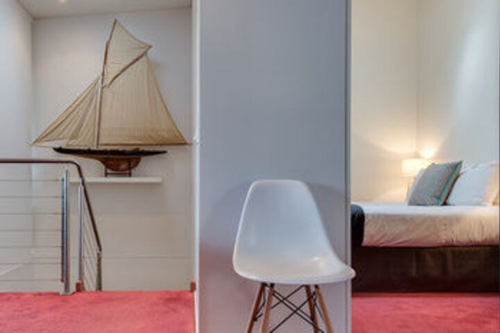 Room 17 of 32