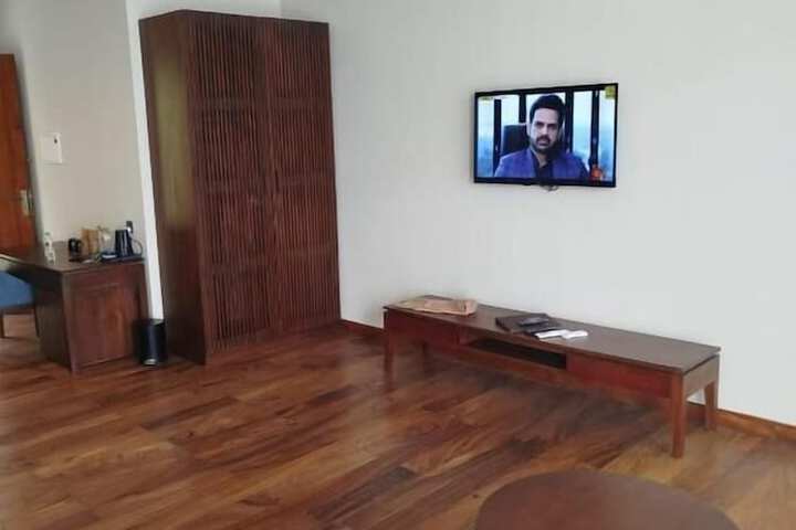Room 27 of 77