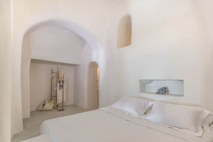 Room 2 of 33