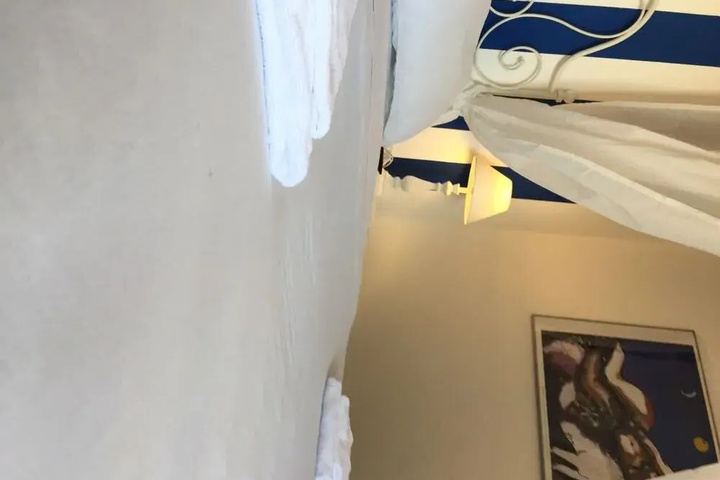 Room 4 of 13