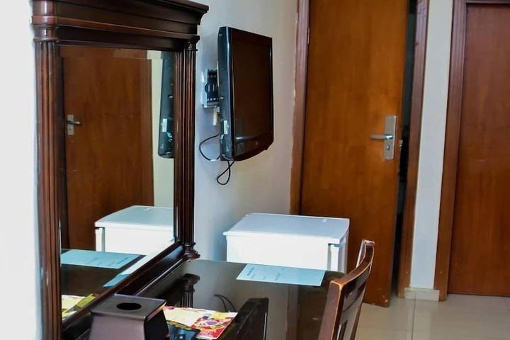Room 7 of 11
