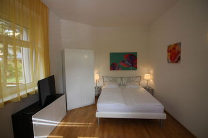 Room 9 of 27