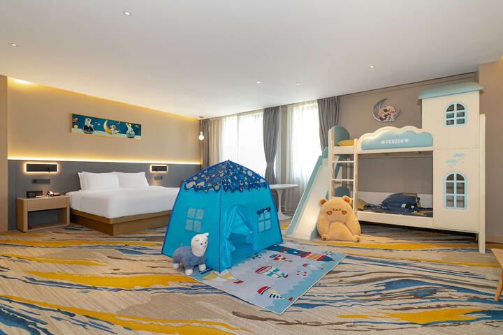 Room 14 of 86
