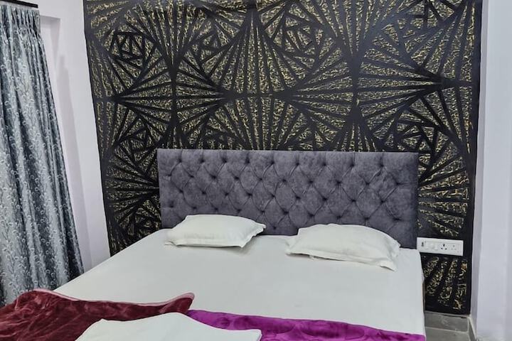 Room 42 of 76