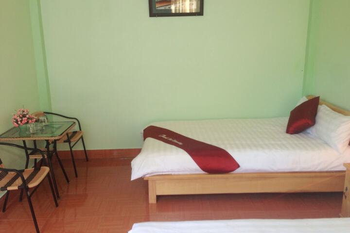 Room 6 of 104