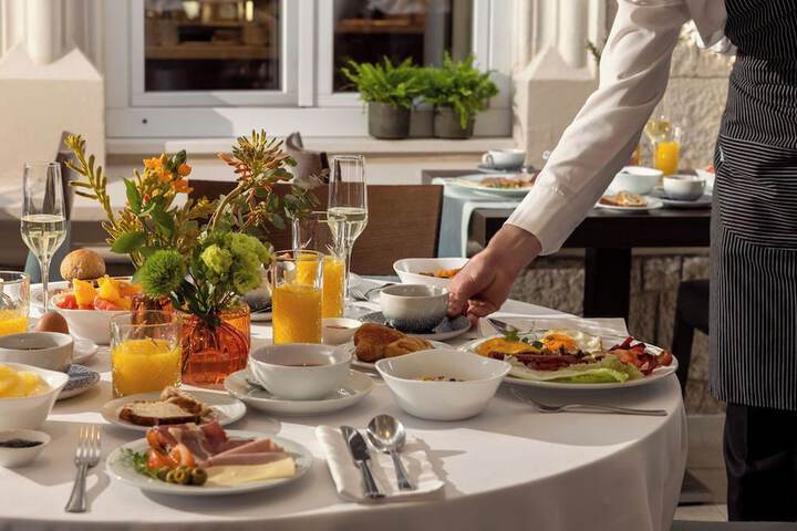 Breakfast/Coffee Service 101 of 152