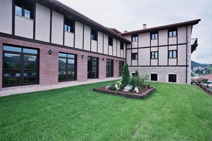 Hotel Exterior 53 of 68