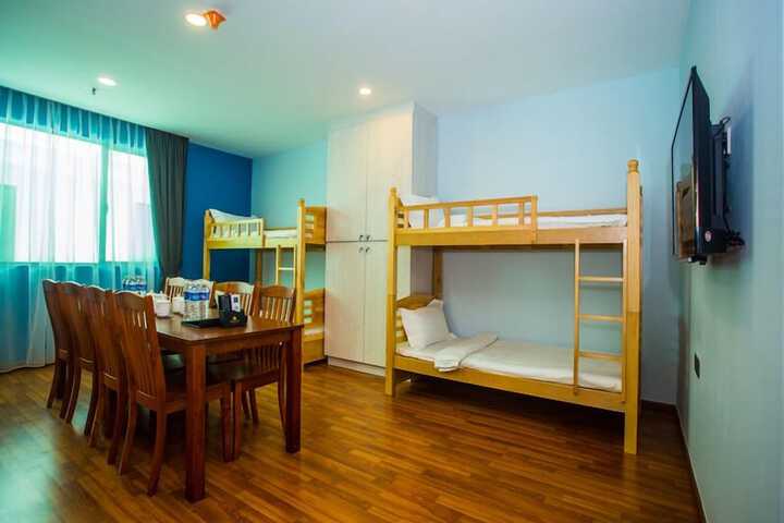 Room 17 of 38