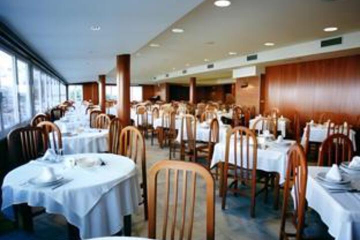 Dining 8 of 23