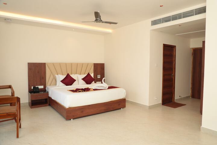 Room 25 of 103