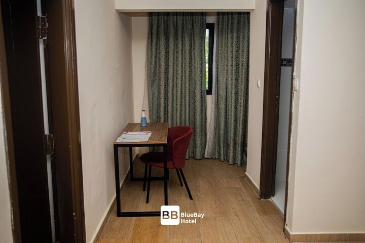 Room 11 of 32