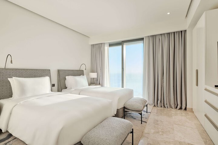Room 32 of 46
