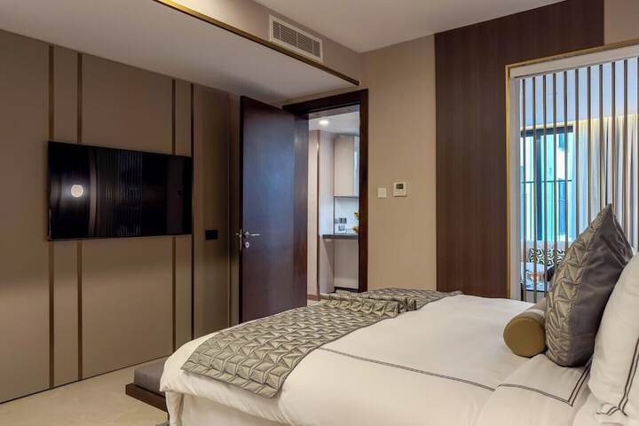 Room 42 of 179
