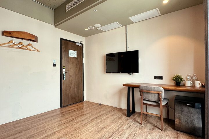 Room 27 of 65
