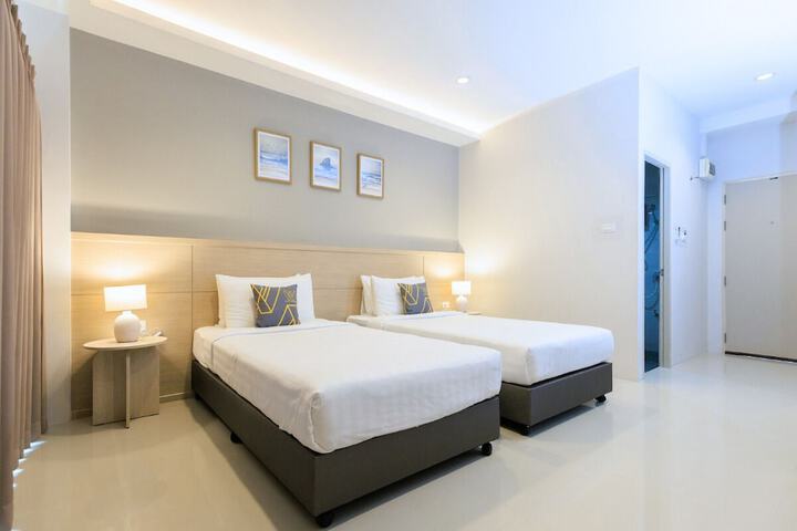 Room 19 of 38