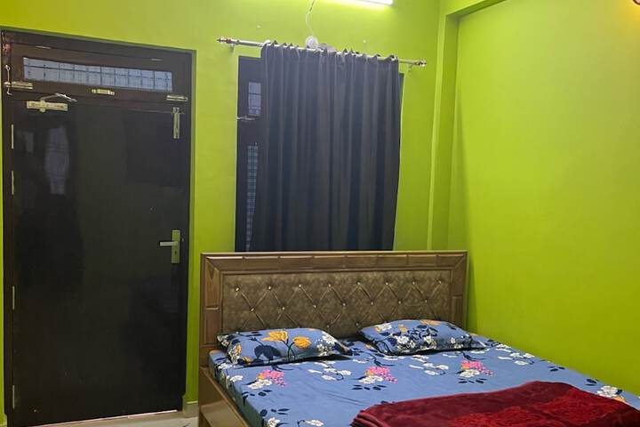 Room 2 of 17