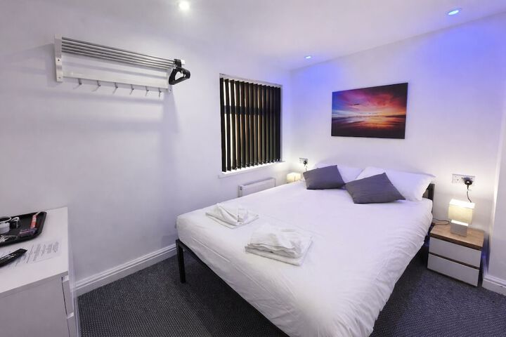 Room 10 of 17