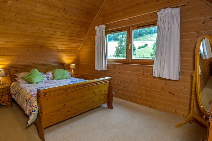 Room 2 of 17