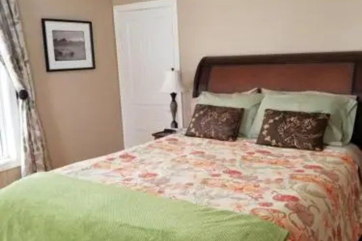 Room 6 of 16