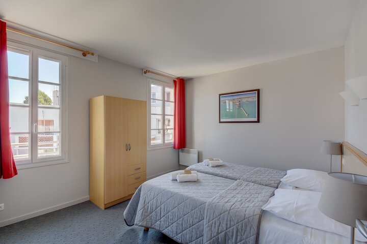Room 6 of 48