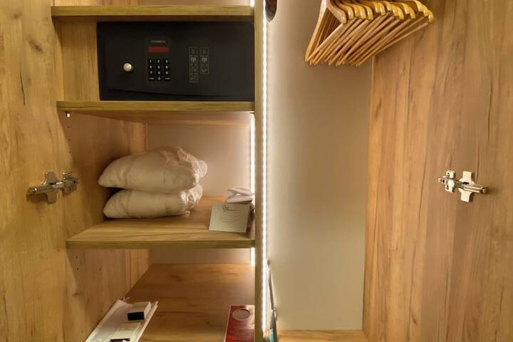 Room 12 of 174