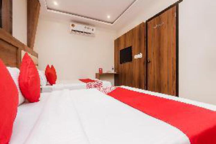 OYO 12257 Hotel Sai Suites