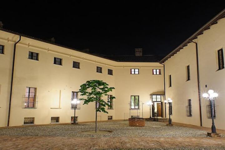 Hotel Exterior 43 of 62