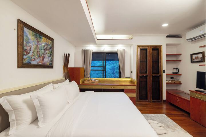 Room 14 of 32